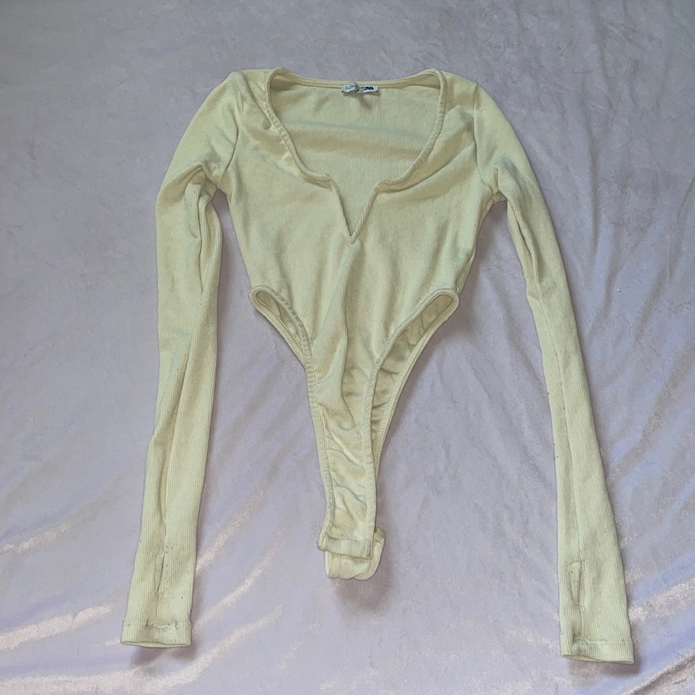 FashionNova Cream long sleeve V-cut Bodysuit size Small